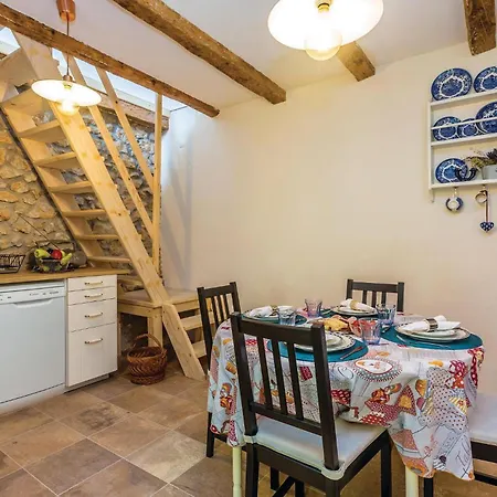 1 Bedroom Beautiful In Apartman