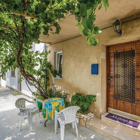 1 Bedroom Beautiful In *